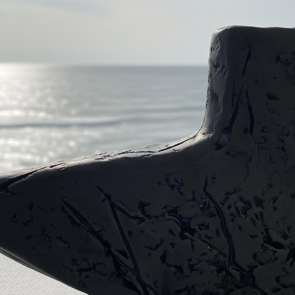 vaso scultura mezzaluna perda niedda in gres nero-phaniac