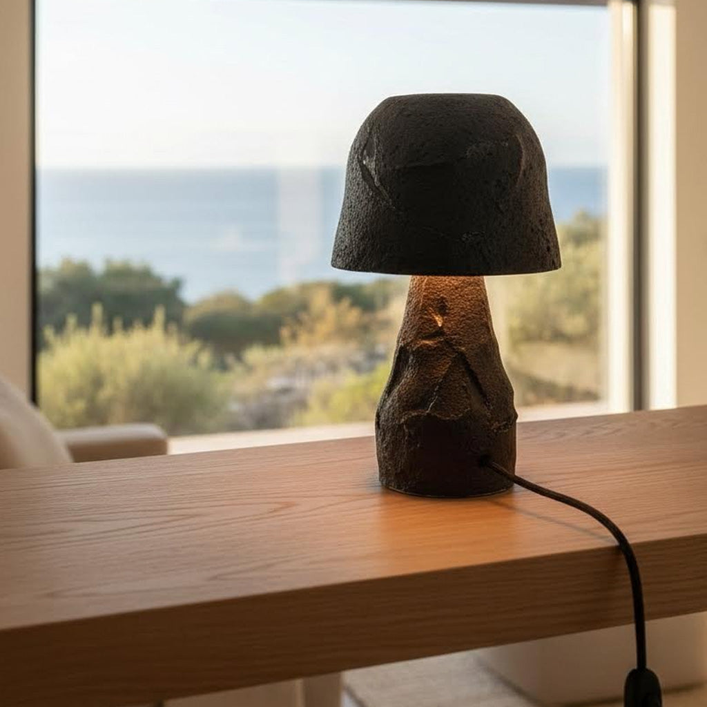 Perda Niedda- Lampada scultura da tavolo in gres nero sardegna