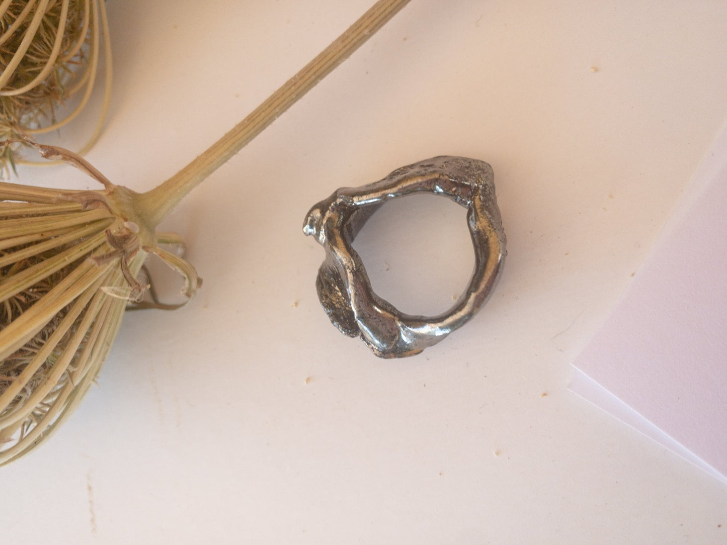 al*G*as - Anello artigianale in ceramica silver irregolare - PhaniaC