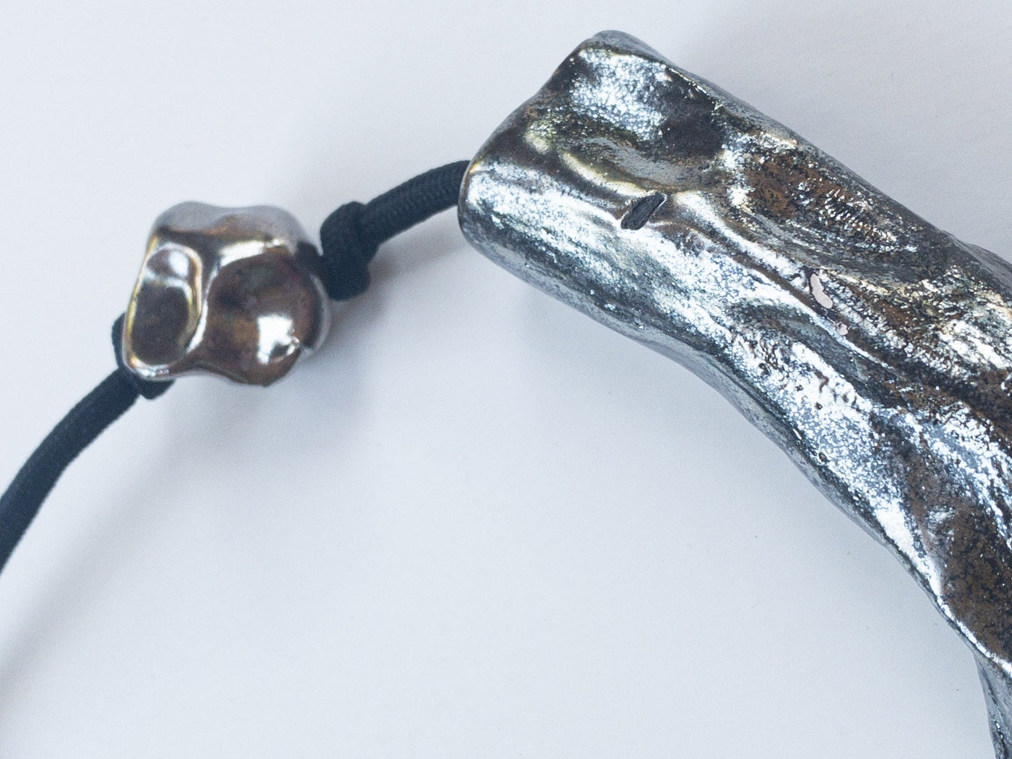 Collana artigianale scultura in ceramica argento brunito Al*G*as