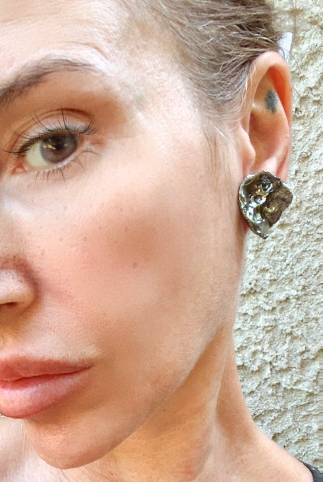 al*G*as - orecchini medi artigianali in ceramica silver irregolari - PhaniaC