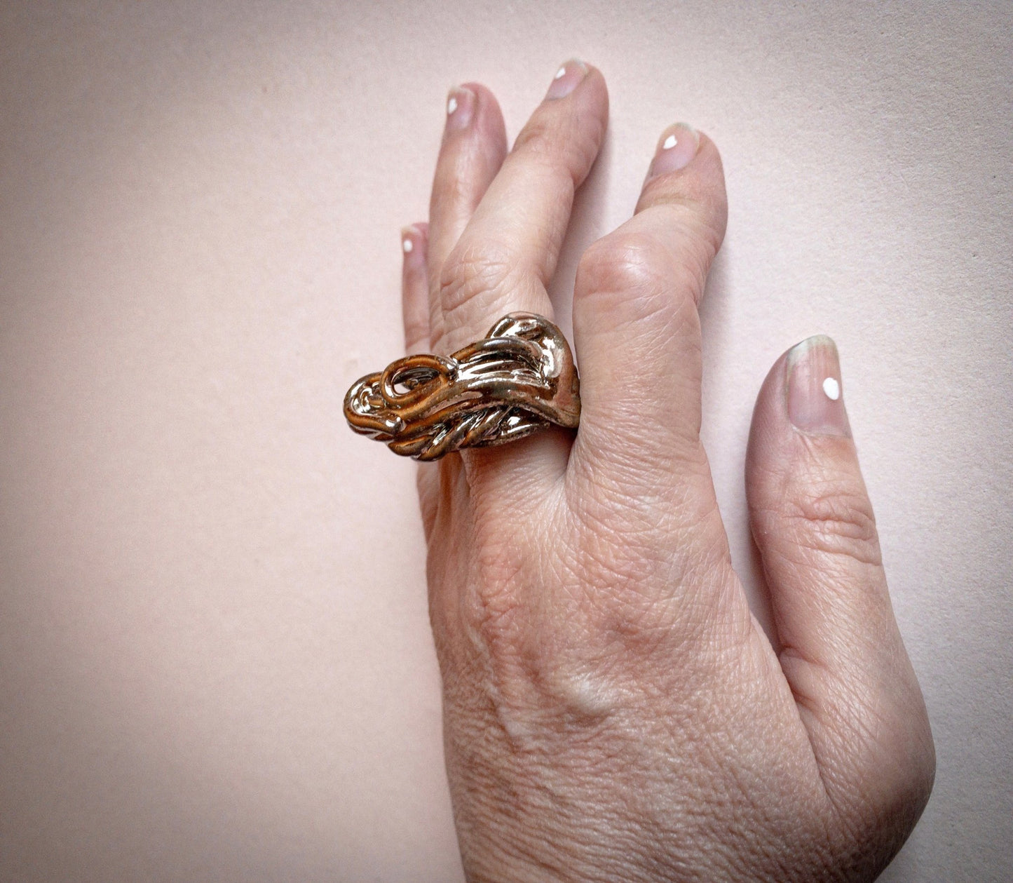 Knots* Gold - Anello in ceramica intrecciato - PhaniaC