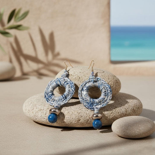 orecchini in crochet, lapislazzuli e ceramica beige e blu -cro.co.cer collection