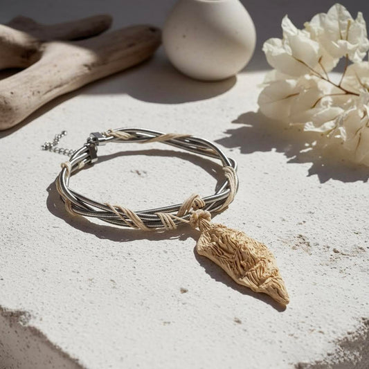 collier neptune unico in gres e corda con ciondolo scultura in gres