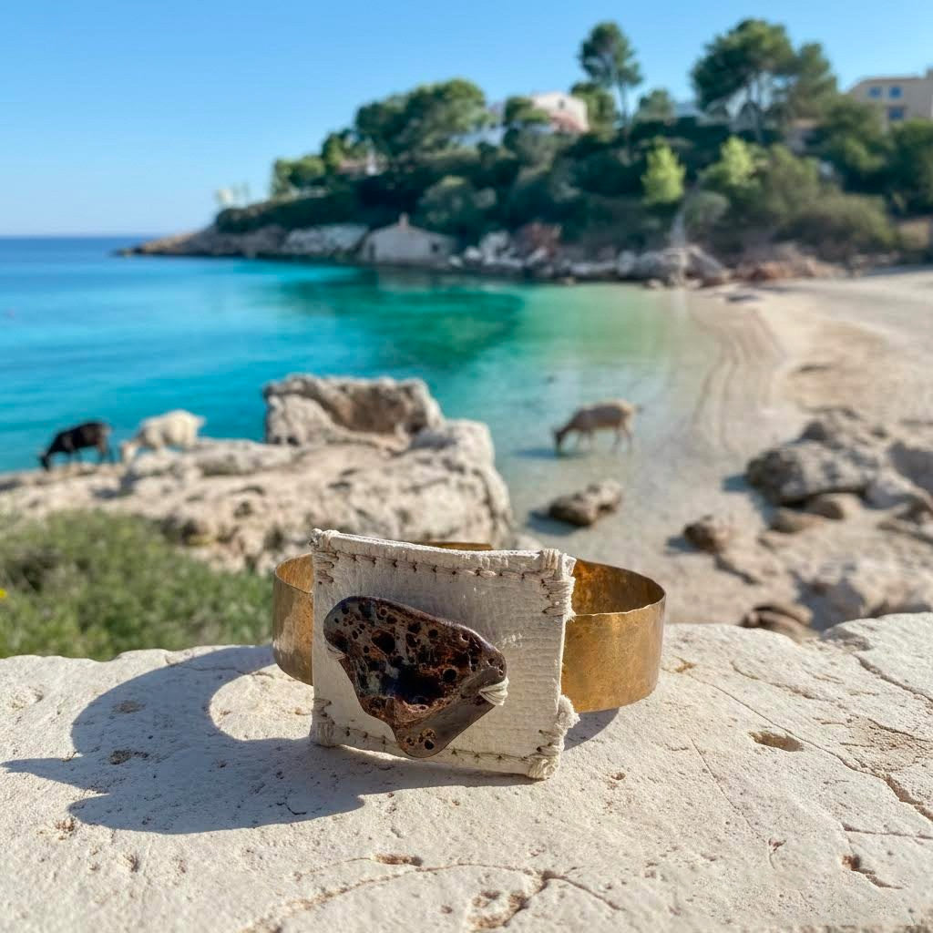 bracciale piccolo in pelle , ceramica e ottone algas-phaniac