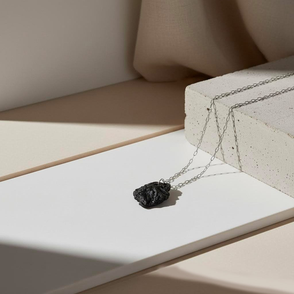 collana artigianale con ciondolo in gres nero e argento 925- perda niedda-phaniac