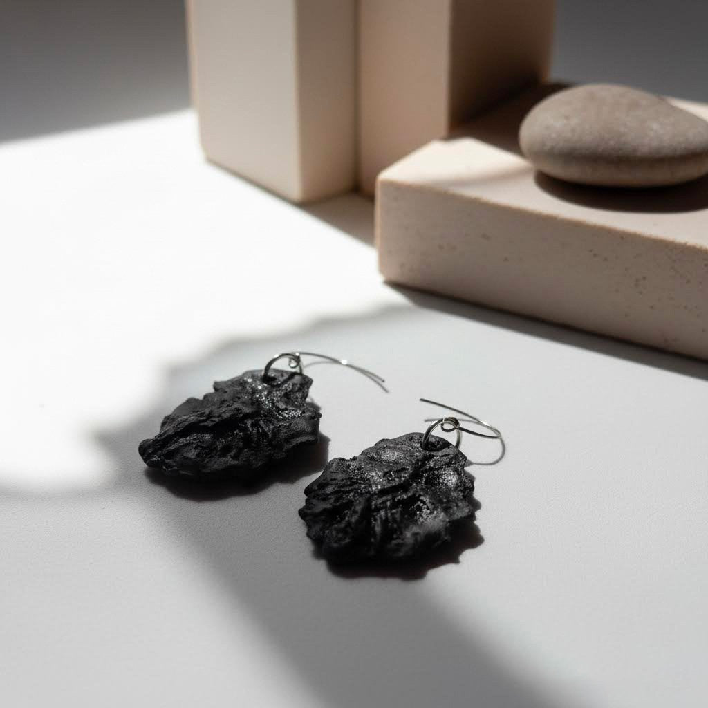 Orecchini artigianali Perda Niedda in gres nero e argento 925- phaniac