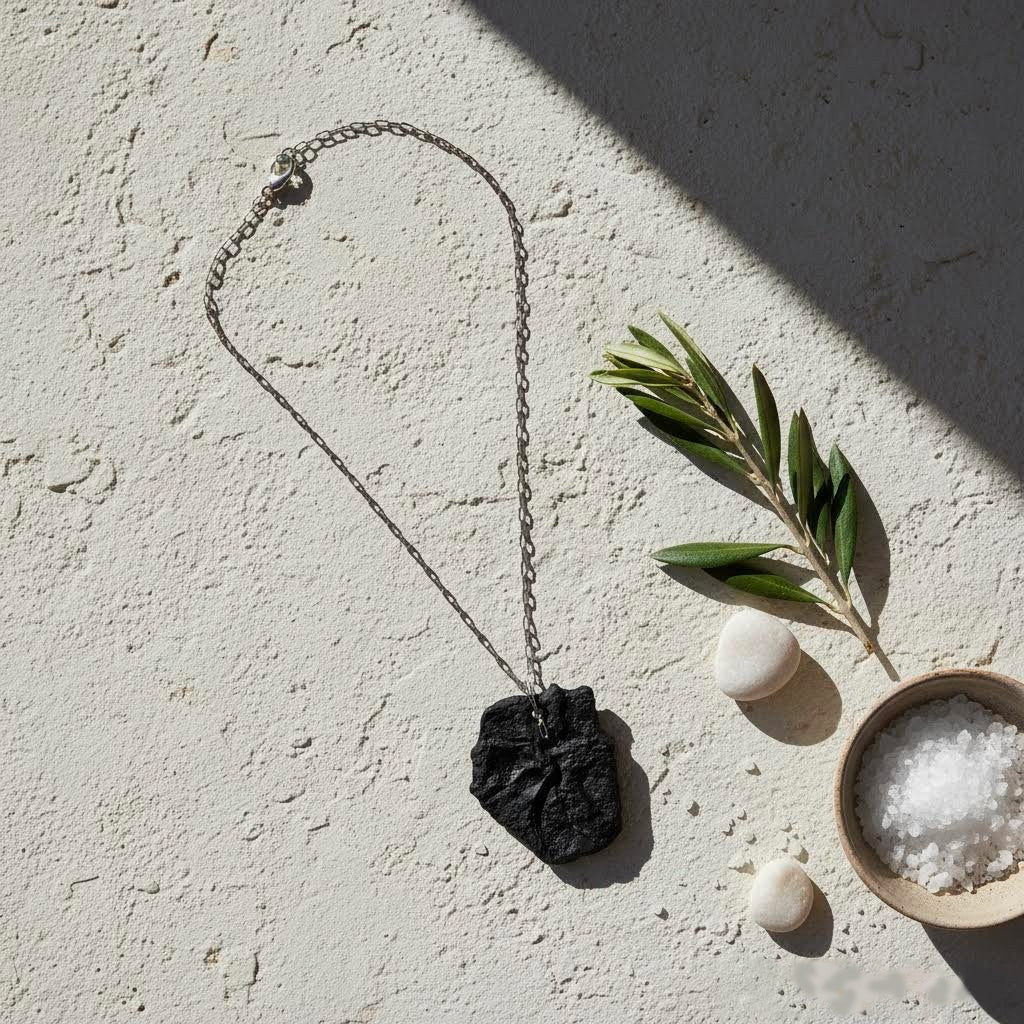 collana artigianale con ciondolo in gres nero e argento 925- perda niedda-phaniac