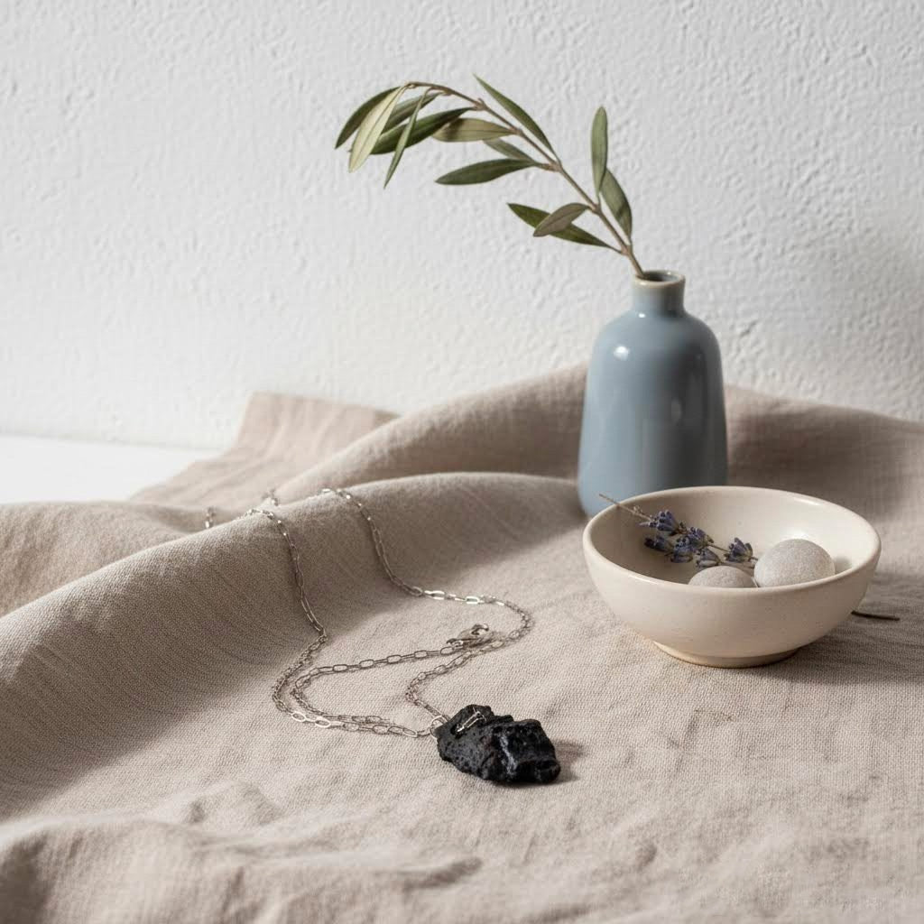 collana artigianale con ciondolo in gres nero e argento 925- perda niedda-phaniac