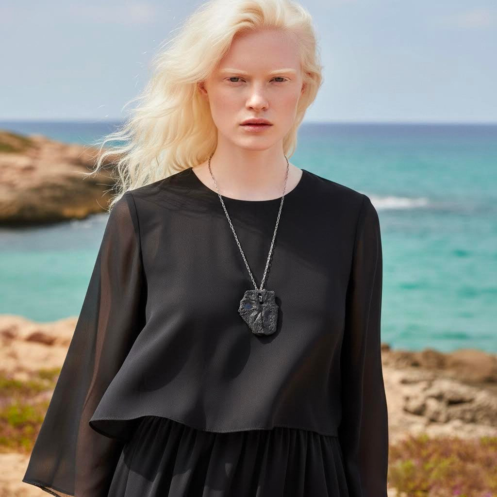 collana artigianale perda niedda con ciondolo in gres nero e catena argento 925 -phaniac
