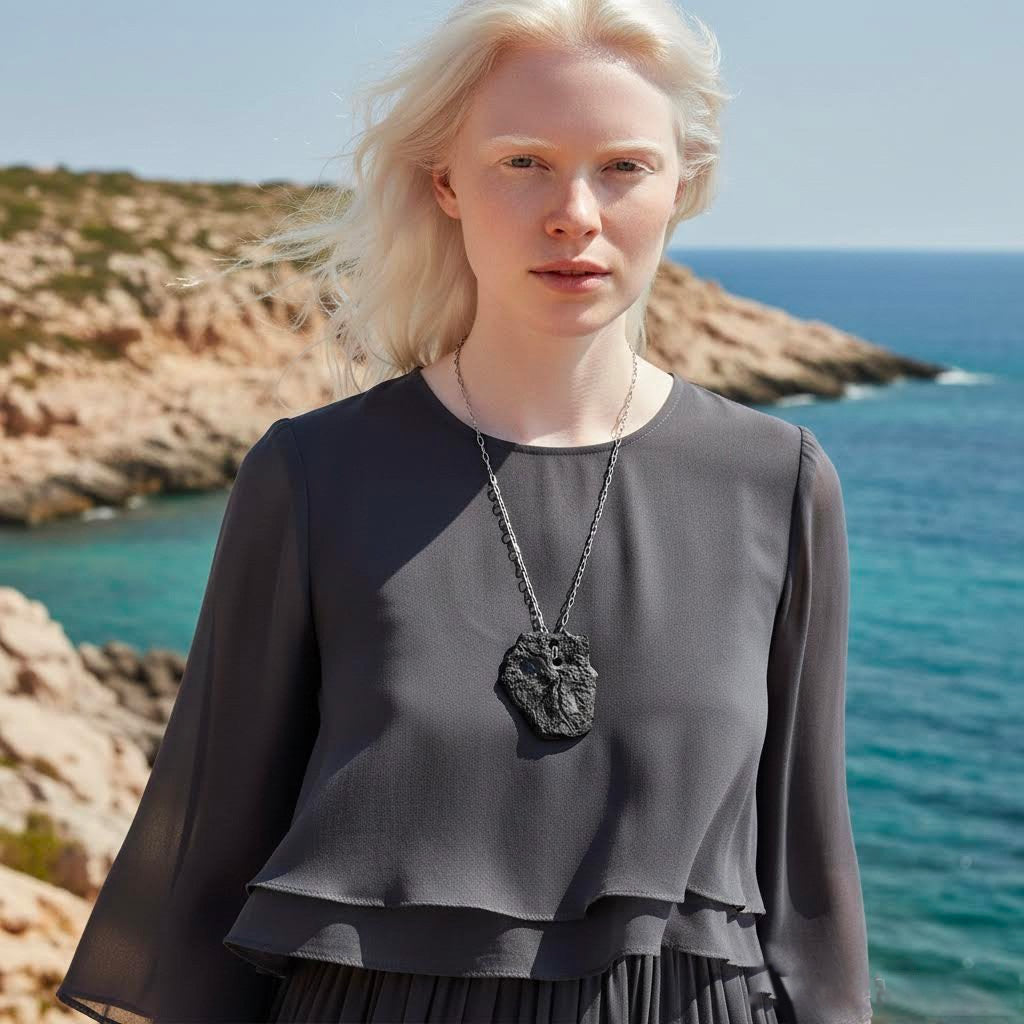 collana artigianale perda niedda con ciondolo in gres nero e catena argento 925 -phaniac