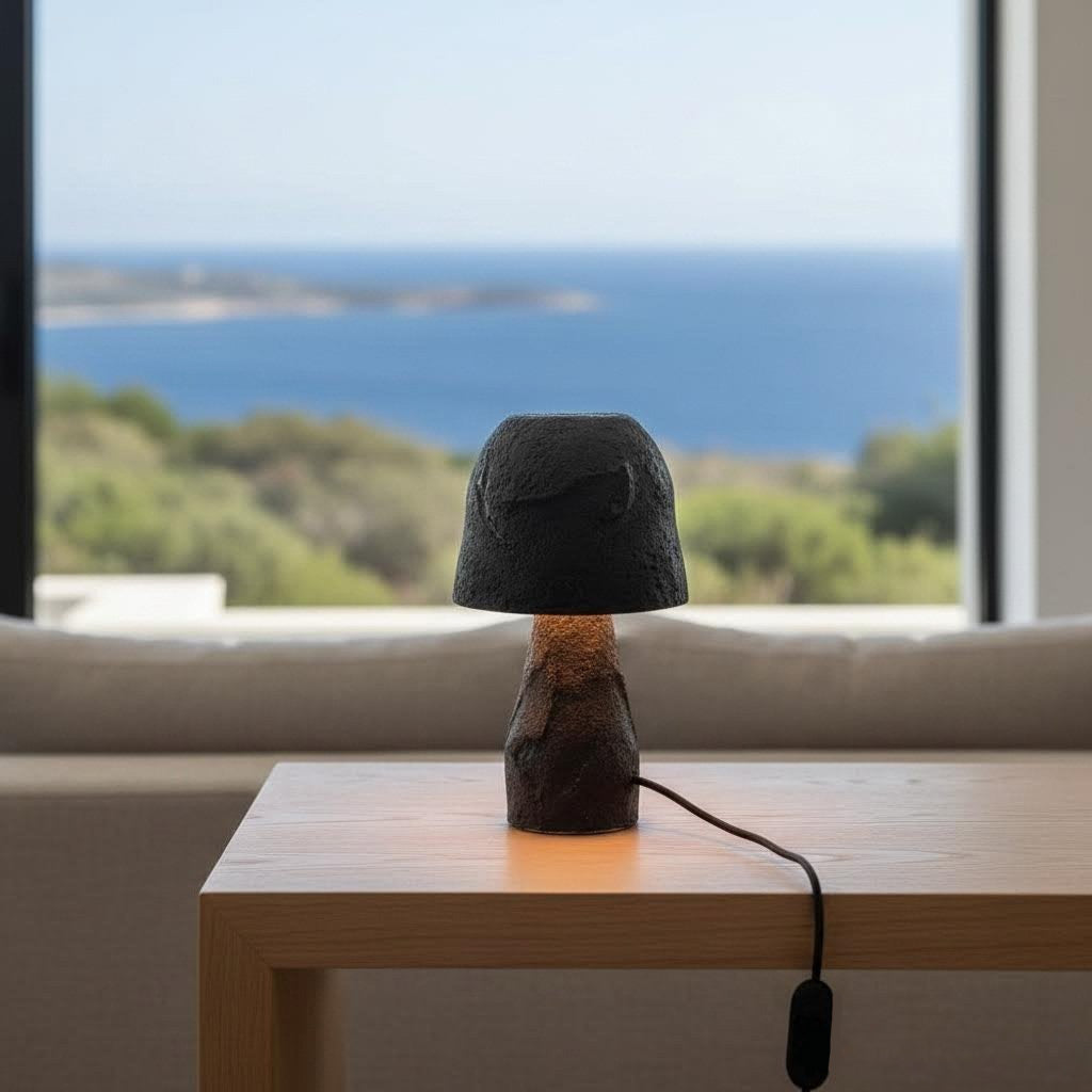 Perda Niedda- Lampada scultura da tavolo in gres nero sardegna