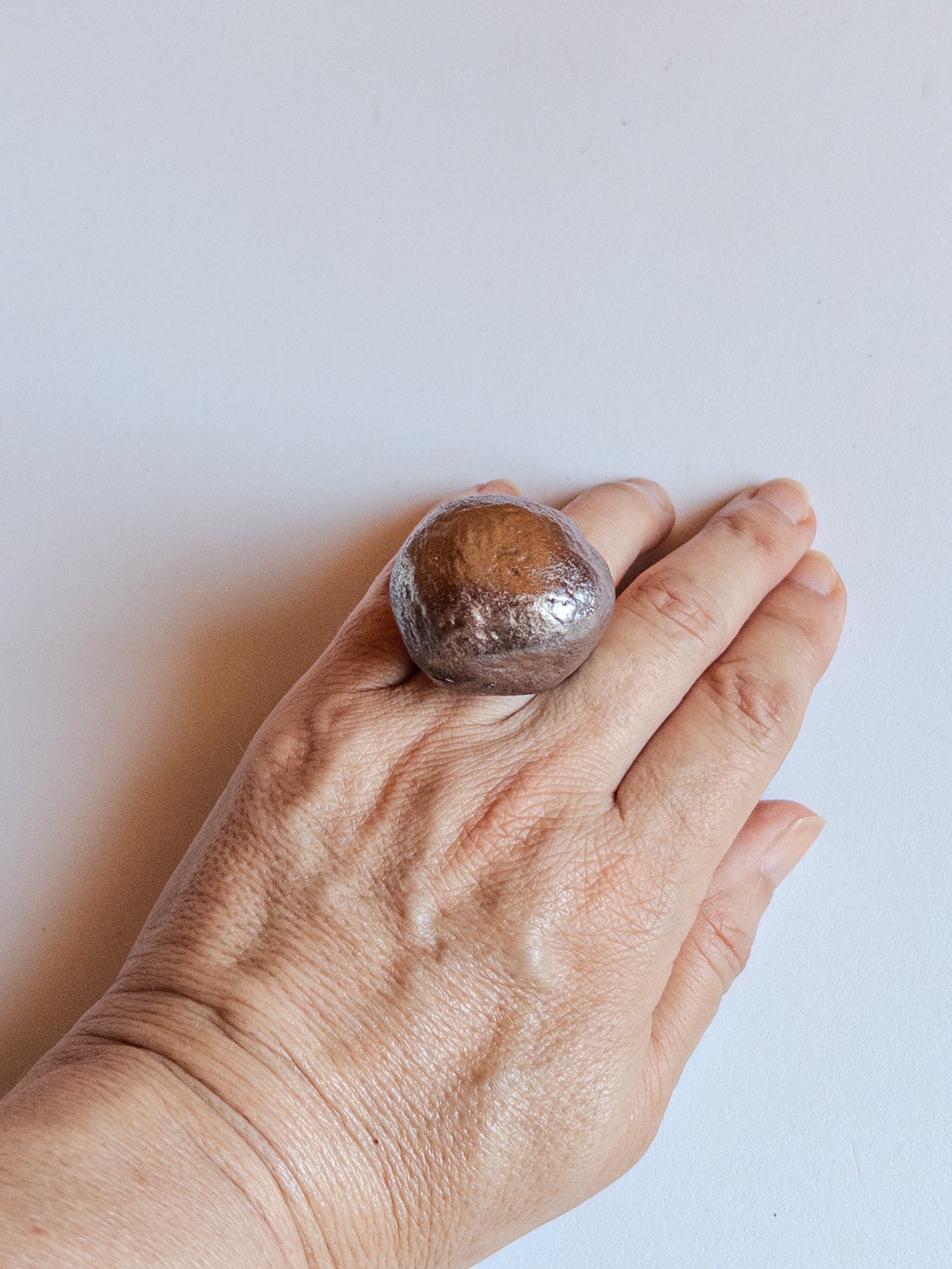 Baloon Anello scultura unico artigianale in gres oro rosa