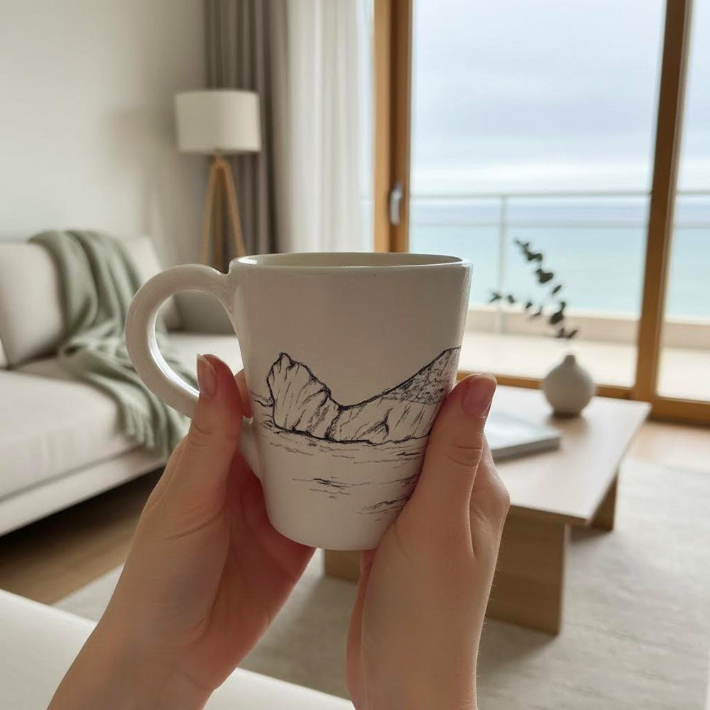 tazza artigianale dipinta. a mano -capo caccia-alghero